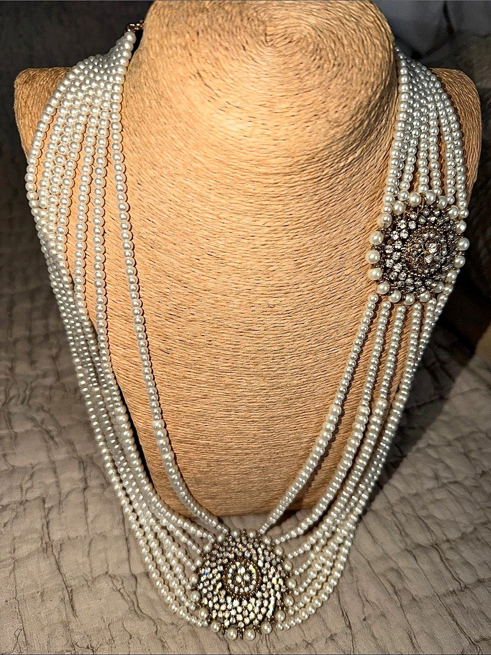 Layered Pearl Statement Necklace in White & Gold Like New - Picture 3 of 15